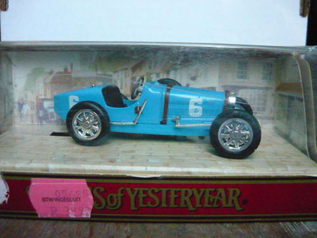 6 Bugatti 35 2.3 - Lesney 1.32 (4).jpg
